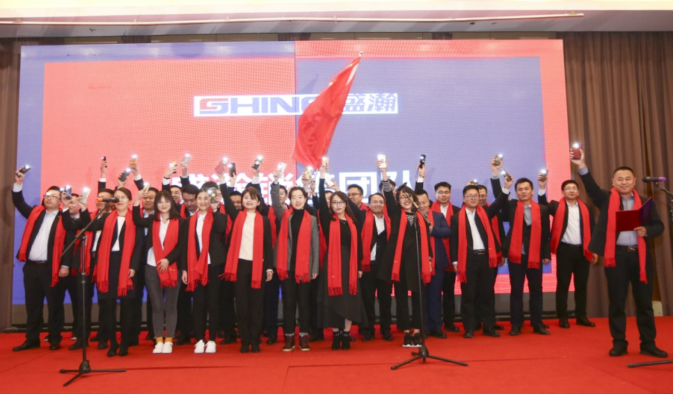 通辽老子有钱lzyq88年会员工合影