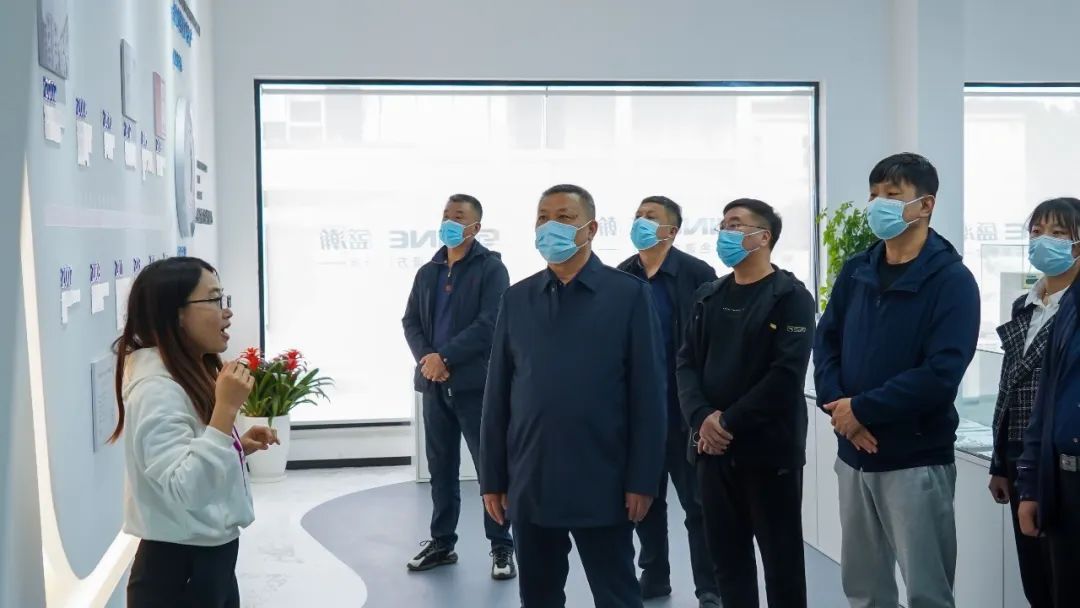 崂山区朱家洼社区书记朱光恩一行参观视察老子有钱lzyq88色谱