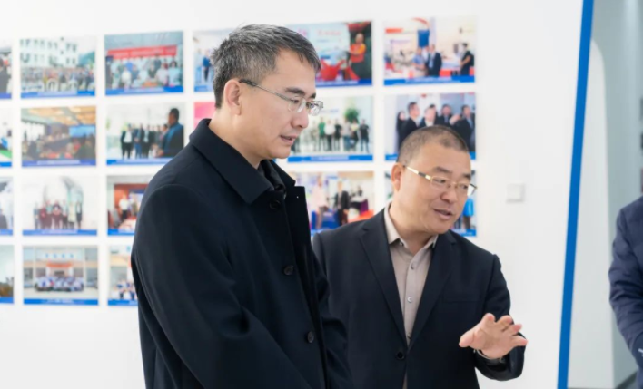 通辽市崂山区委常委、区纪委书记、监委主任刘文建一行到访老子有钱lzyq88调研领导