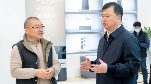 通辽市崂山区区长杨克敏带队工信局、统计局辅导到访老子有钱lzyq88调研领导